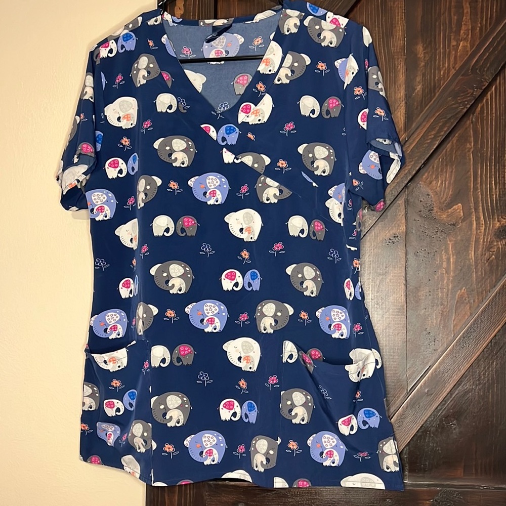 Zoe + Chloe Mama and Baby Elephant Scrub Top